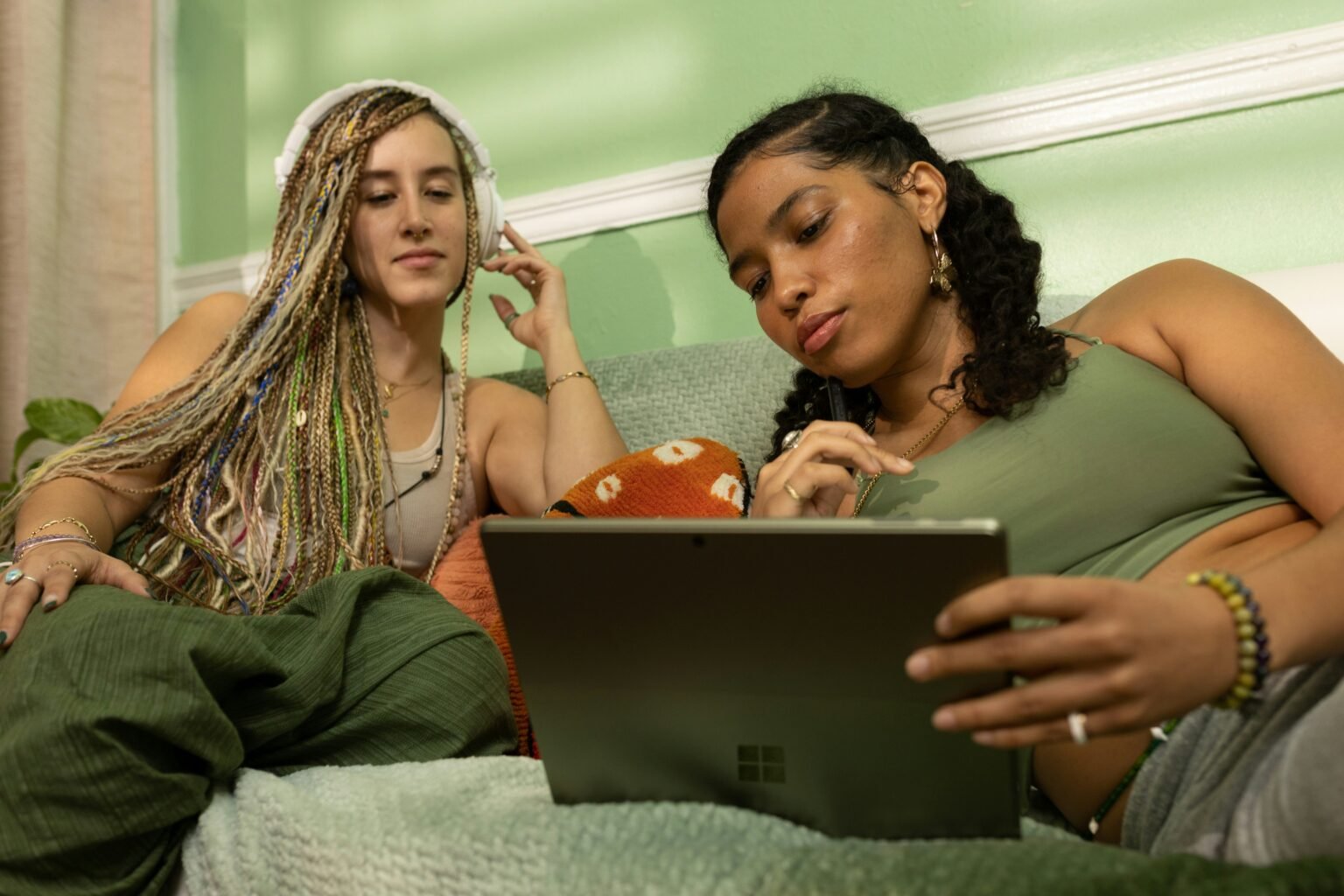 Lesbufy Uncovered: How This Social Network is Empowering Lesbian Connections Lesbufy